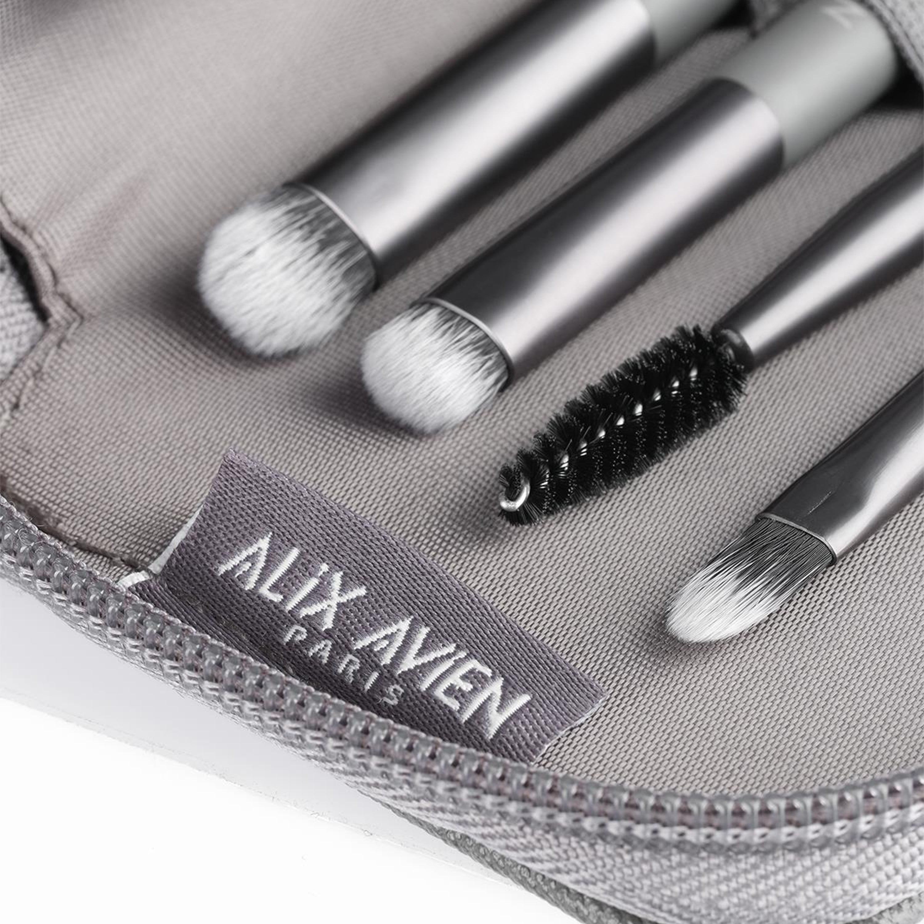 مجموعة فرش السفر من أليكس أفين